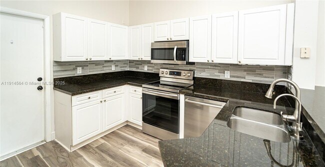 Building Photo - 1592 Salerno Cir