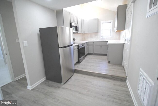 Building Photo - 5522 Addison Rd