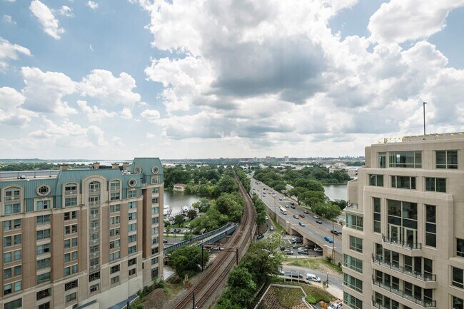 Building Photo - 1331 Maryland Ave SW