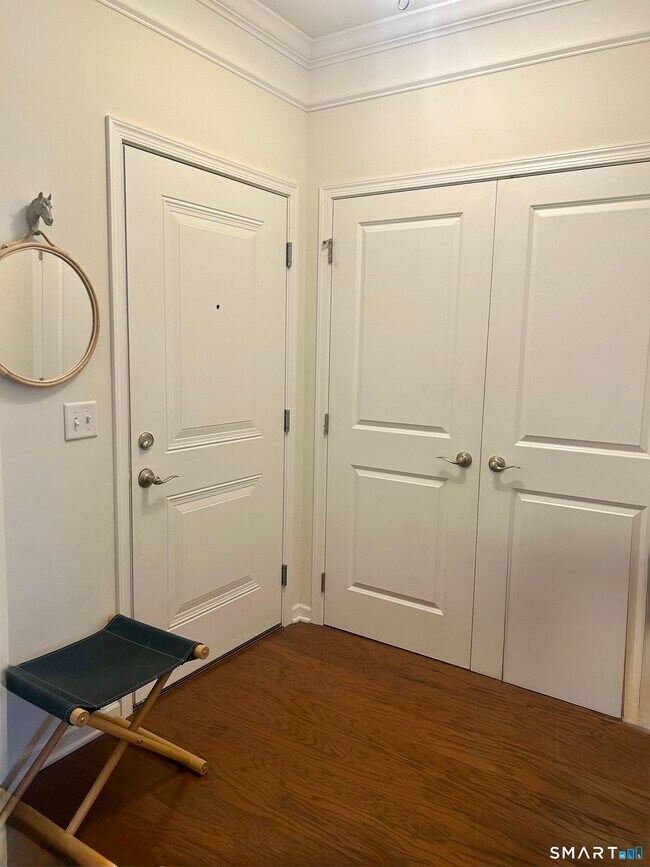 Building Photo - 414 Center Meadow Ln