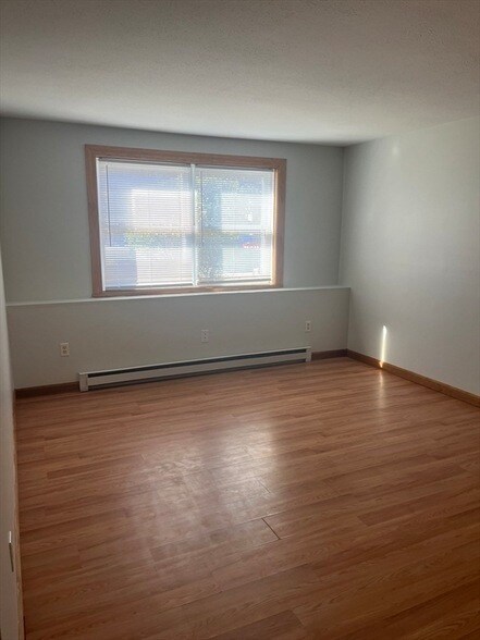 Building Photo - 35 School St