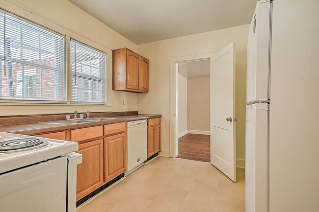 Building Photo - 3 Bedroom 1 Bath in Johnson City TN