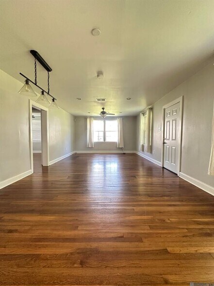 Building Photo - 376 Croydon Ave