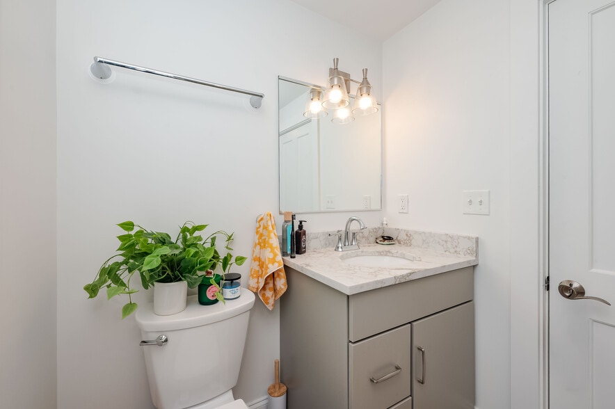 Quartz countertop - 361 Miller Ave