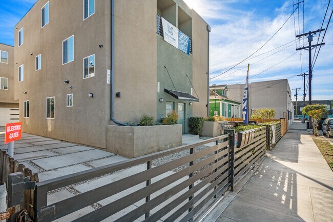 Building Photo - 1822 Orchard Ave