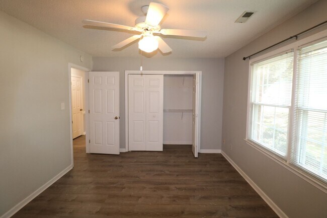 Building Photo - 899 Woodland Trace Dr
