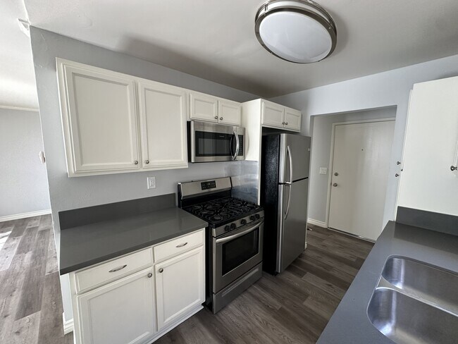 Building Photo - 9900 Jordan Ave