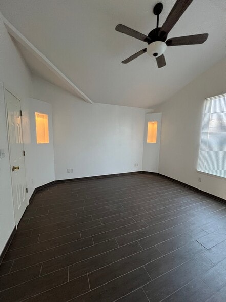 Building Photo - 7115 Oval Rock Dr