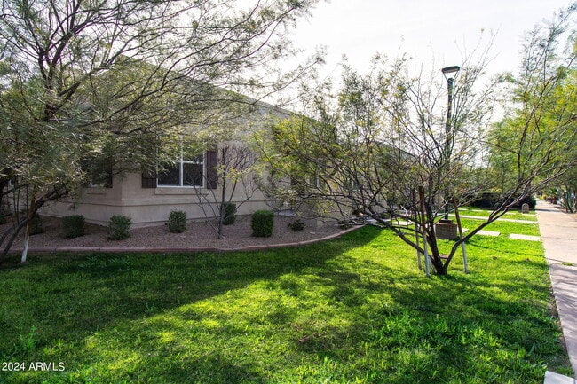 Building Photo - 2245 N Dayton St