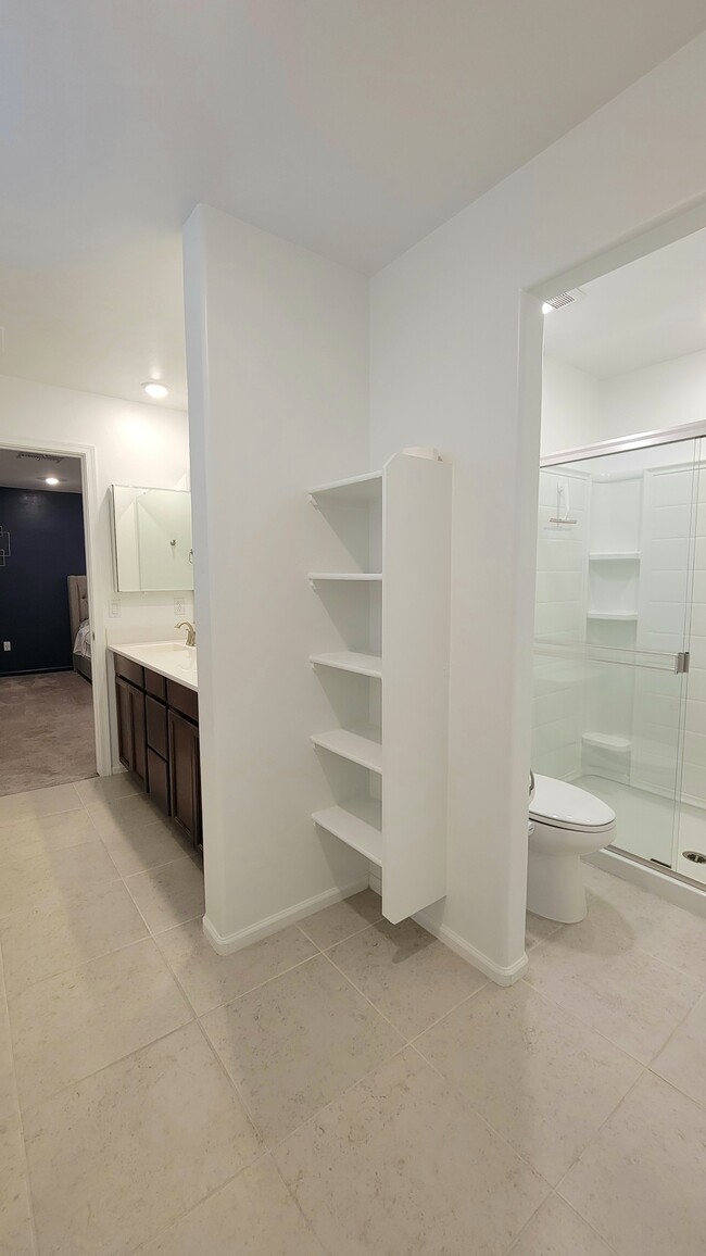 Building Photo - 7152 W Vineridge Dr