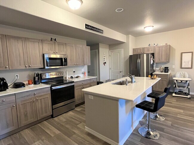 Building Photo - Nearly New 3 Bedroom with Loft Home at Enclaves At Mountain Vista Ranch