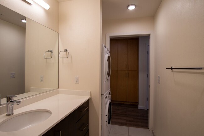 Building Photo - John's Landing-Modern, Spacious Studio Liv...