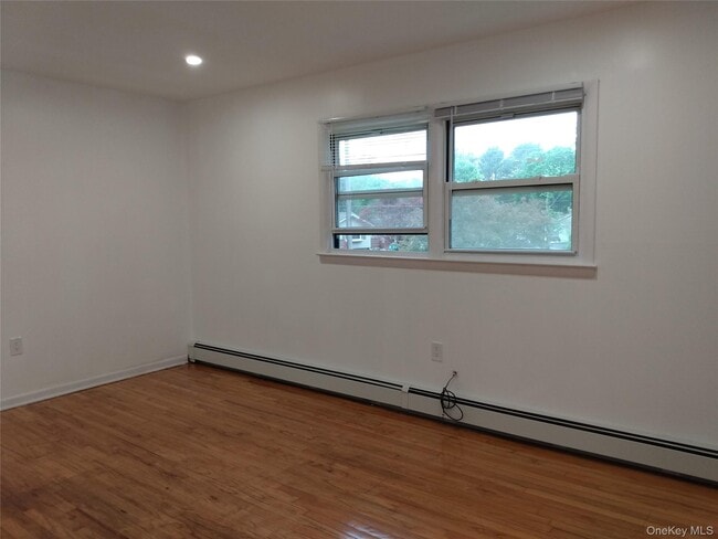 Building Photo - 10 Elm St