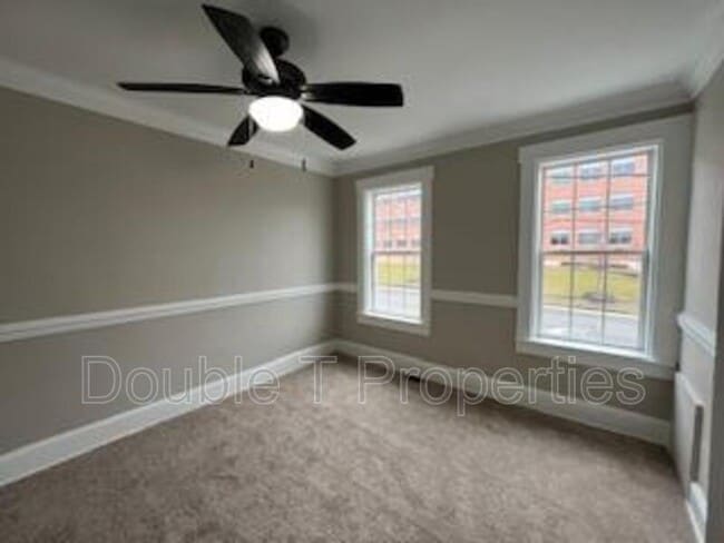 Building Photo - 3406 Wilkens Ave