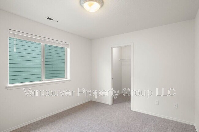 Building Photo - 2713 NE 87th Ave