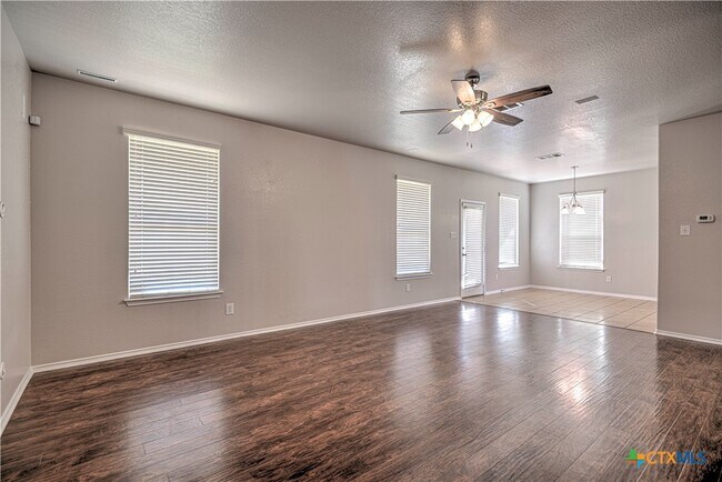 Building Photo - 1011 Sugar Brook Dr