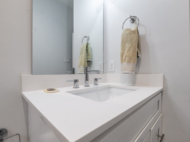 Building Photo - 210 E 32nd St