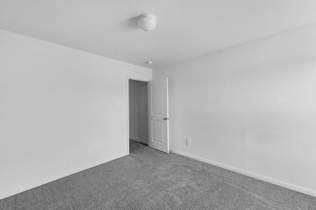 Building Photo - 12998 Sorrento Bay Dr