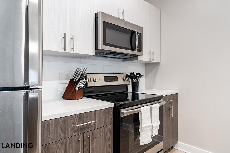 Building Photo - 100 Lexington St