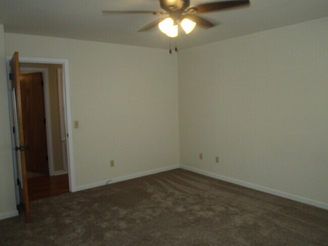 Building Photo - 4 Ashley St