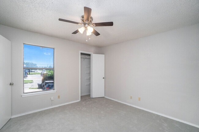 Building Photo - 3301 Aurora St