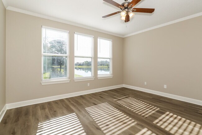 Building Photo - 2171 Club Lake Dr