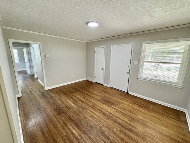 Building Photo - 4179 Leweir St