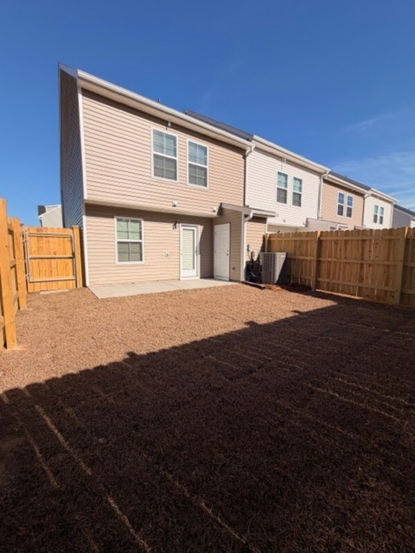 Building Photo - 2026 Skyline Rd