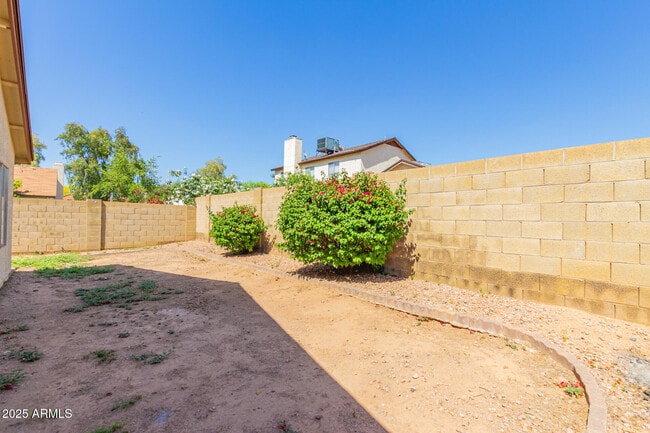 Building Photo - 10015 N 66th Dr