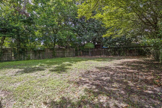 Building Photo - 305 Chaseville St
