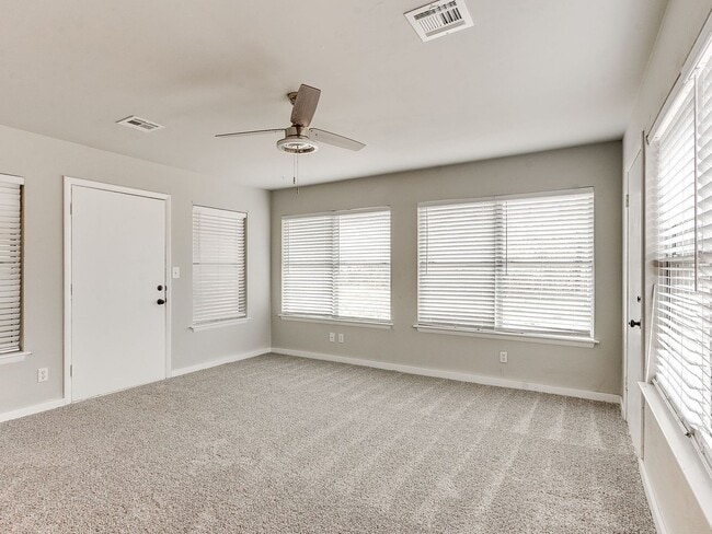 Building Photo - Spacious 4 bedroom in Edmond!