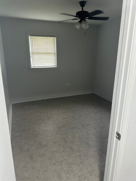 Building Photo - 729 Kenney St