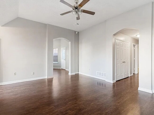 Building Photo - Freshly Updated 3-Bedroom Home – Pets Welcome!