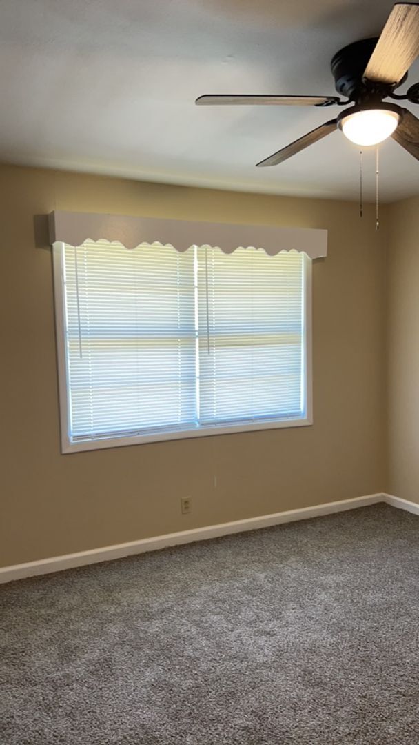 Building Photo - 3 Bed 2 Bath House