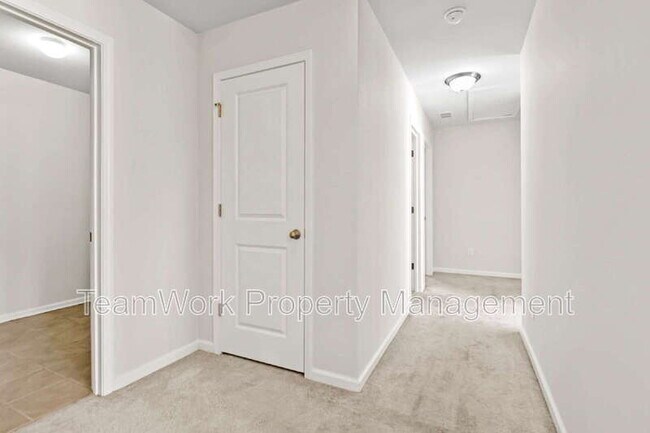 Building Photo - 454 Zenith Blvd