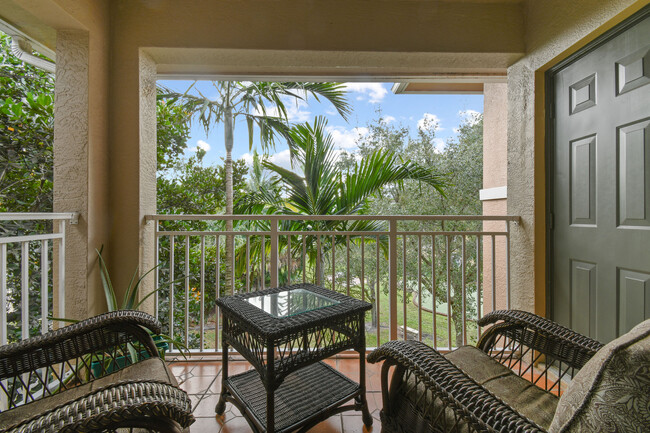 outdoor patio w furniture - 6450 Emerald Dunes Dr