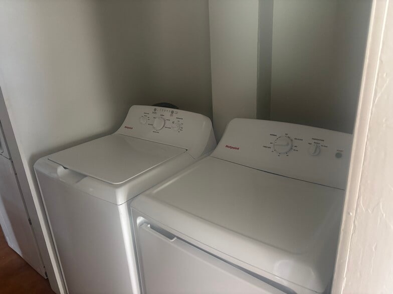 Building Photo - 20 Green St