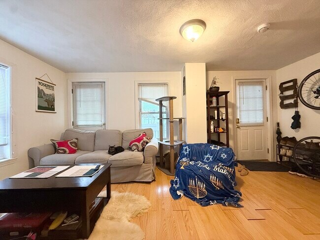 Building Photo - 9 Marion St