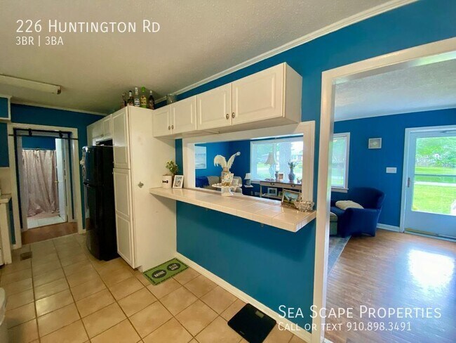 Building Photo - 226 Huntington Rd