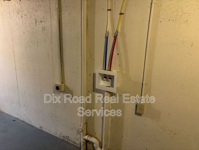 Building Photo - 1194 Poplar Hill Dr