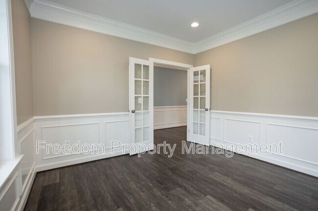 Building Photo - 2425 Morgans Point Dr