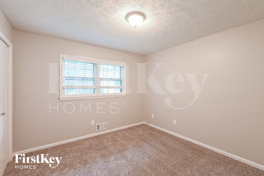 Building Photo - 4353 Hale Pl SW