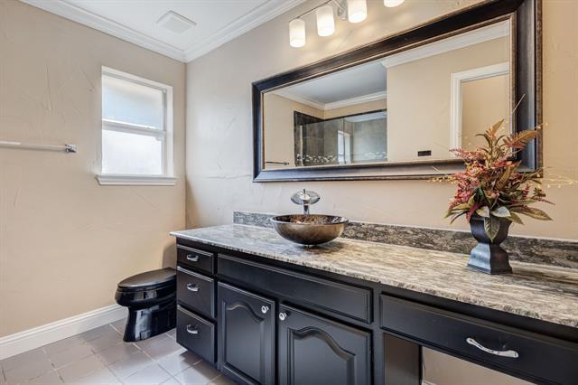 Building Photo - 2600 Northcrest Dr