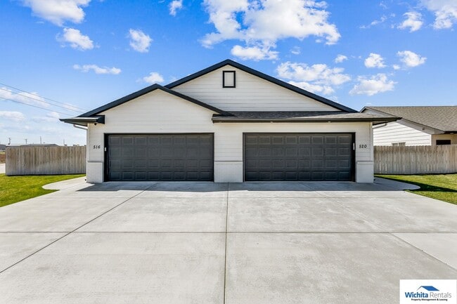Building Photo - Newer 3 bedroom 2 bath Duplex in Goddard