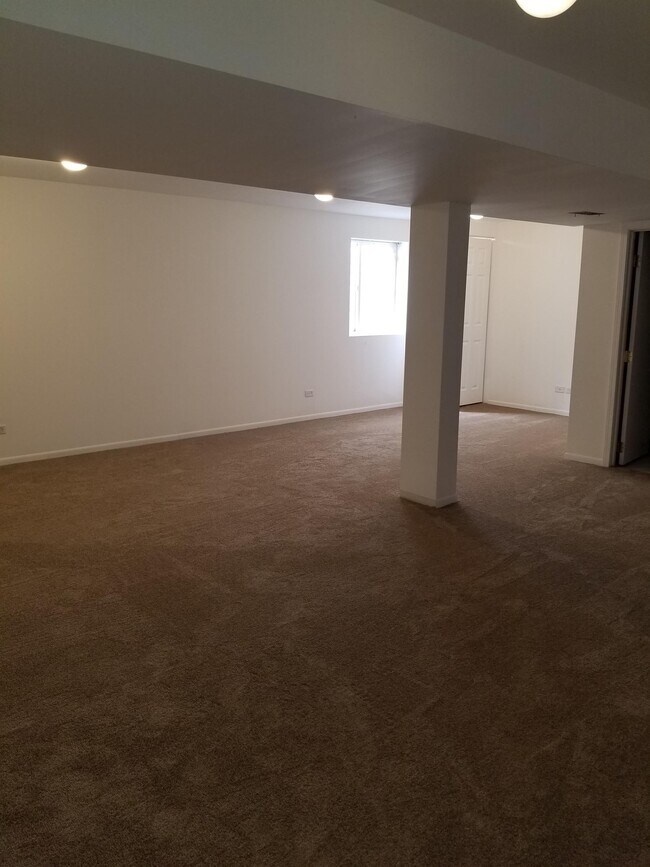 Building Photo - 301 Robin Glen Ln