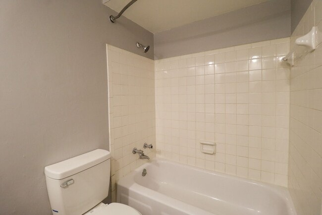 Building Photo - 2 Bed | 2 Bath in Central Tulsa!