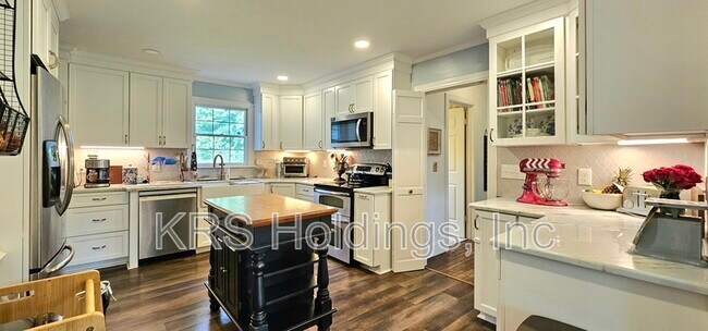 Building Photo - 1205 Mt Pleasant Dr