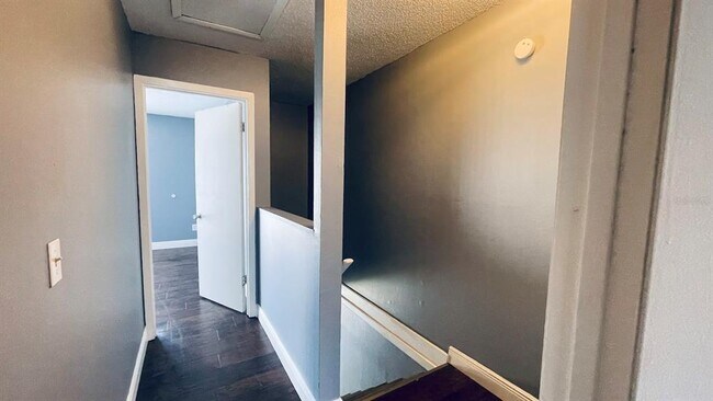 Building Photo - 202 Eden Ln