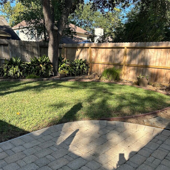 Building Photo - 8910 Driftstone Dr