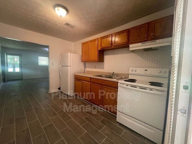 Building Photo - 543 Springwood Dr
